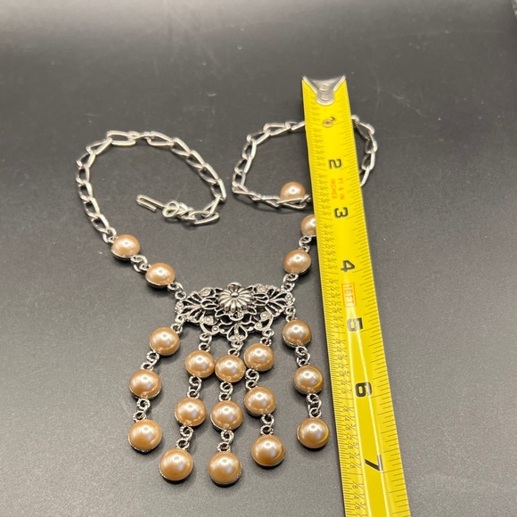 Vintage Dangling faux Pearl Necklace - Picture 5 of 7